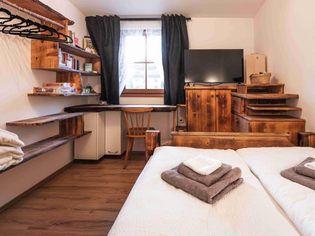 Luxury Larch Loft - Schlafzimmer Gartenblick